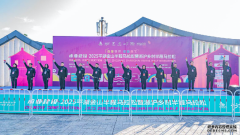承业建设·2025平湖金山半程马拉松暨浙沪乡村半程马拉松鸣枪开跑